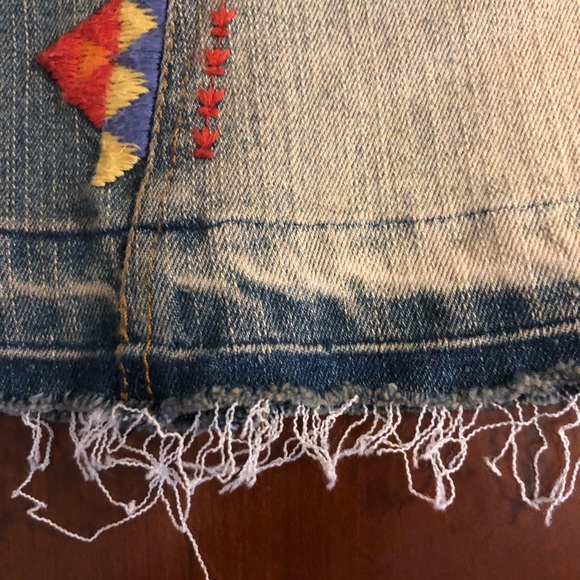 Fringed 2-tone denim embroidered mini skirt - S - Picture 2 of 8